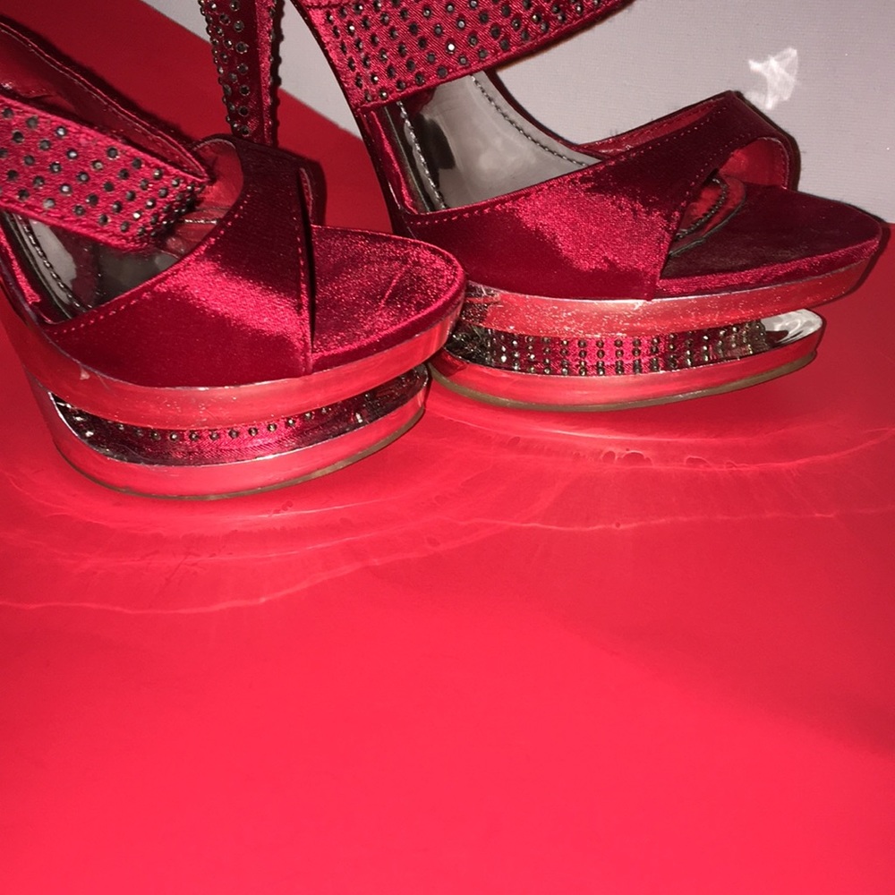 Shoes - Picture 3 of 4